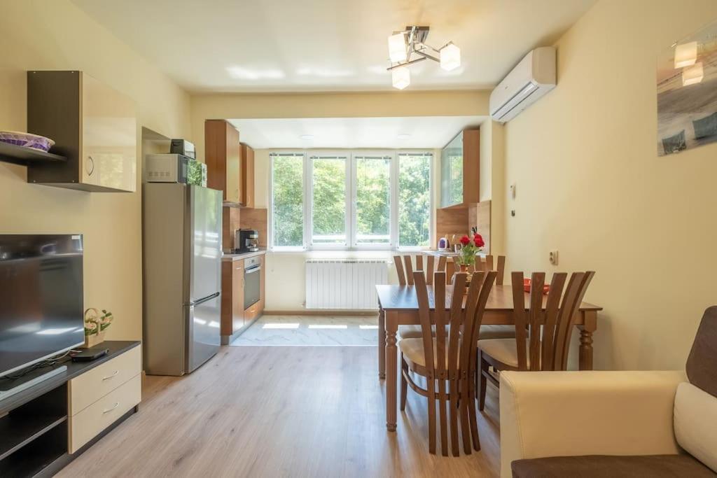 Top Location, Brand New 3 Bdrm Apt & Free Parking Sofía Exterior foto