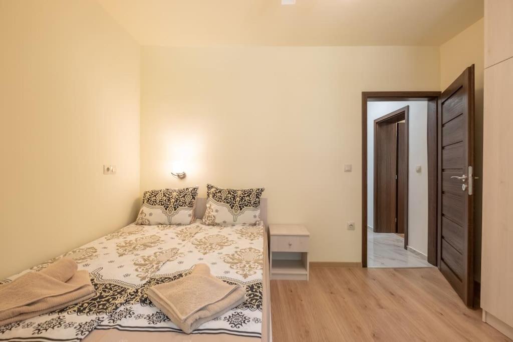 Top Location, Brand New 3 Bdrm Apt & Free Parking Sofía Exterior foto