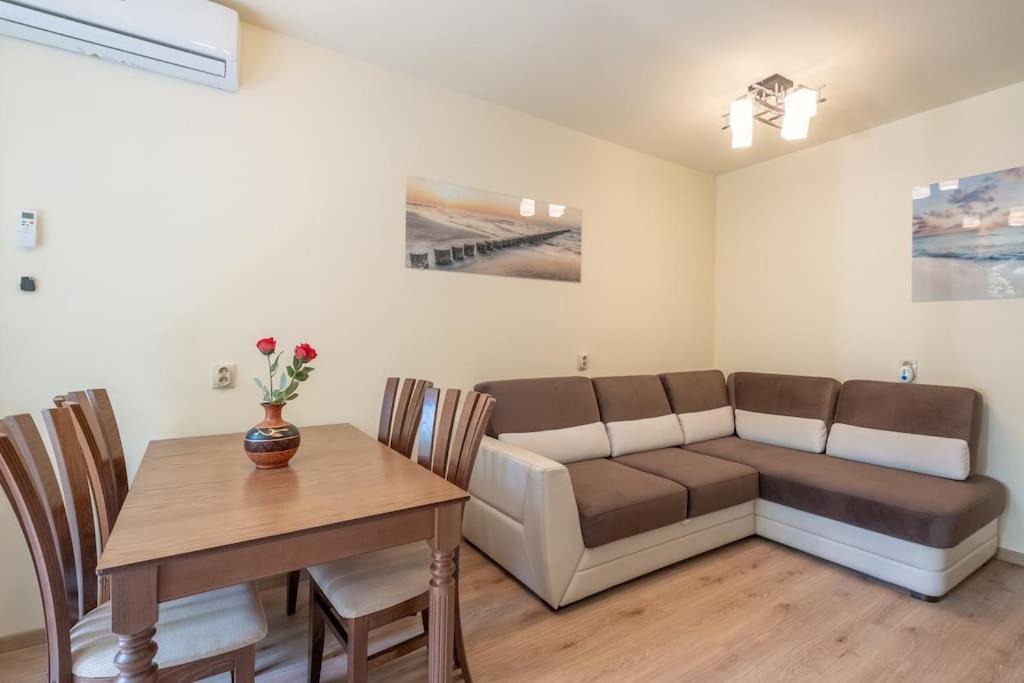 Top Location, Brand New 3 Bdrm Apt & Free Parking Sofía Exterior foto