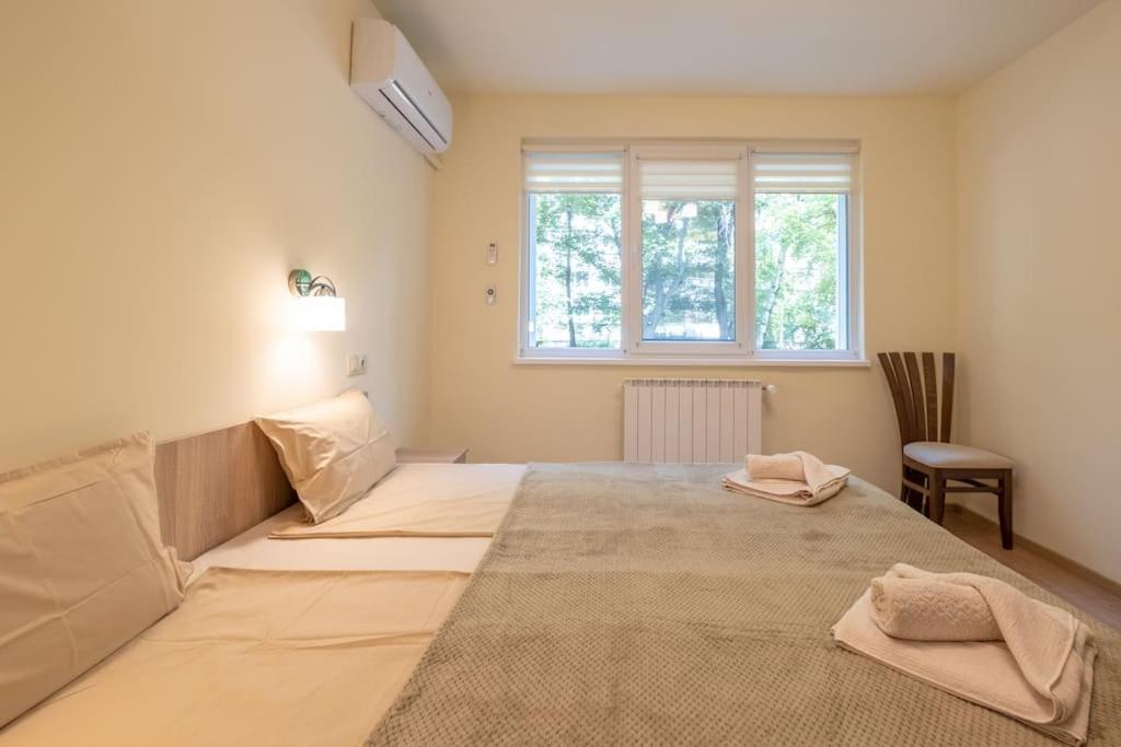 Top Location, Brand New 3 Bdrm Apt & Free Parking Sofía Exterior foto